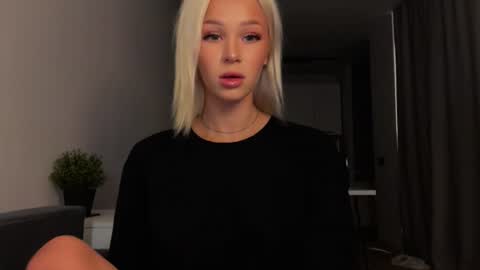 MOLLYYYY dont forget to give me a thumb up online show from June 23, 9:29 am