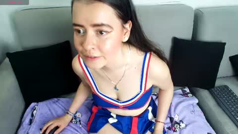 dovemullerr2 online show from July 4, 7:43 pm