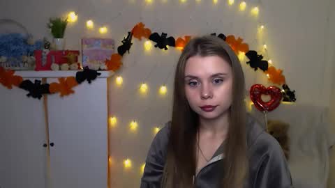 Snapshot of dream_mari chatting on October 10, 7:35 am Mari online show from October 10, 7:35 am