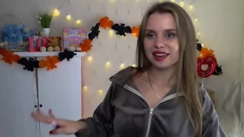 Snapshot of dream_mari chatting on October 6, 9:59 am Mari online show from October 6, 9:59 am