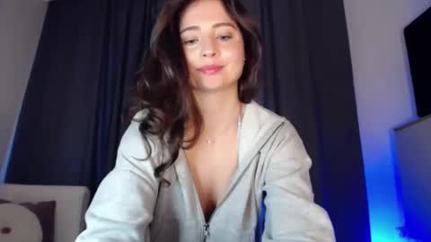 Nicole online show from December 13, 8:10 am