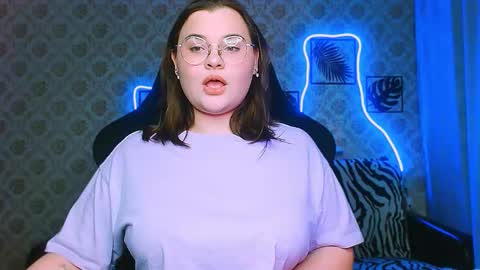 dreamforyoue2 online show from December 15, 8:36 pm