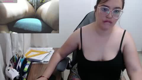 Snapshot of dreams__angel chatting on December 12, 4:37 am Catalina online show from December 12, 4:37 am