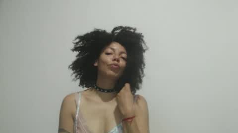 DreamyLatina online show from May 4, 1:42 am