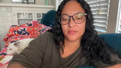 RIRI OR DREAMY online show from November 19, 4:18 pm