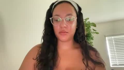 RIRI OR DREAMY online show from August 4, 3:29 pm