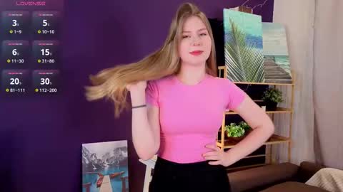 My name is  Luna  online show from March 19, 4:06 am