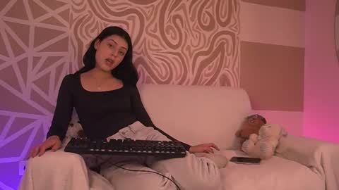 Daisy online show from March 5, 4:14 pm