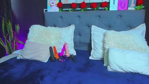 Snapshot of dulce_celeste15 chatting on February 9, 7:52 pm C E L E S T E online show from February 9, 7:52 pm
