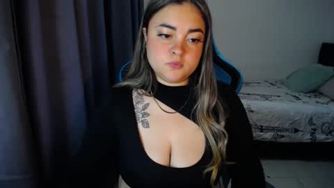 Snapshot of dumont_model chatting on February 5, 6:13 am Nicole online show from February 5, 6:13 am