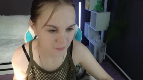 Snapshot of dyna_bae chatting on September 12, 2:45 am Dyna online show from September 12, 2:45 am