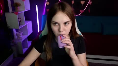 Snapshot of dyna_bae chatting on February 19, 7:28 am Dyna online show from February 19, 7:28 am