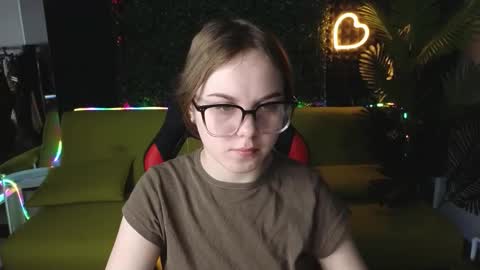 Snapshot of dyna_bae chatting on March 4, 1:23 am Dyna online show from March 4, 1:23 am