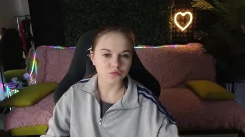 Snapshot of dyna_bae chatting on September 14, 1:47 am Dyna online show from September 14, 1:47 am