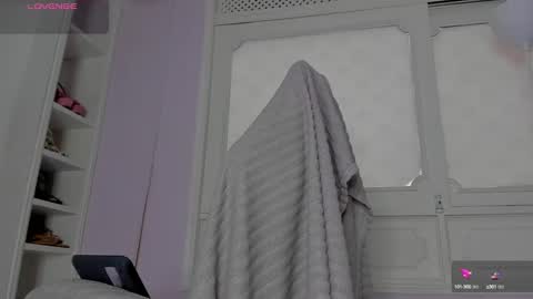 Snapshot of dyvis_22 chatting on February 23, 9:44 pm Juana online show from February 23, 9:44 pm