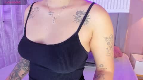 Snapshot of dyvis_22 chatting on February 4, 11:05 am Juana online show from February 4, 11:05 am