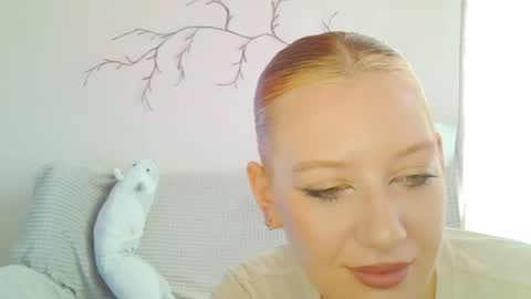 Lily online show from April 22, 7:27 am