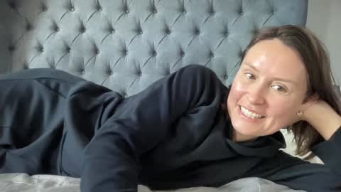 Nadia Ferreira  online show from September 30, 9:26 am