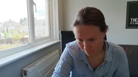 Nadia Ferreira  online show from June 9, 9:41 am