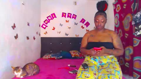 Snapshot of ebony_chayna chatting on October 15, 8:55 pm chayna smith online show from October 15, 8:55 pm