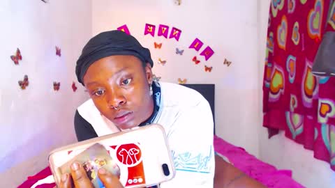 Snapshot of ebony_chayna chatting on October 12, 6:32 pm chayna smith online show from October 12, 6:32 pm