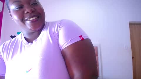 Snapshot of ebony_sugar_mommy chatting on September 18, 11:25 pm MILENA online show from September 18, 11:25 pm