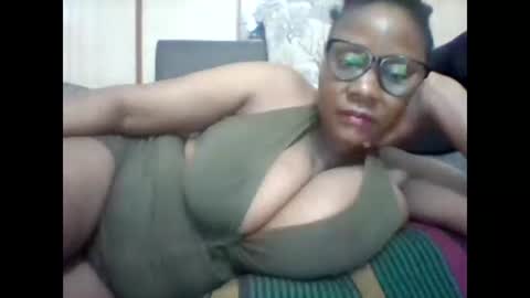 Snapshot of ebonybussy chatting on January 18, 11:43 am MAMITO online show from January 18, 11:43 am