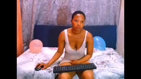 Snapshot of ebonyfirexx chatting on September 18, 6:23 am Life online show from September 18, 6:23 am