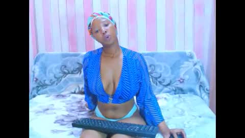 Snapshot of ebonyfirexx chatting on September 24, 7:40 am Life online show from September 24, 7:40 am