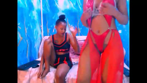 Snapshot of ebonyfirexx chatting on October 3, 7:35 am Life online show from October 3, 7:35 am
