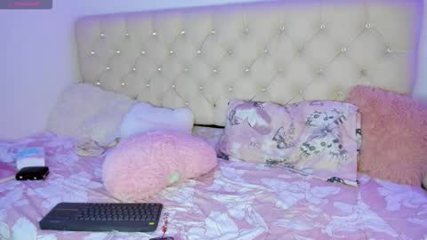 Queen Ebony online show from March 5, 1:01 am