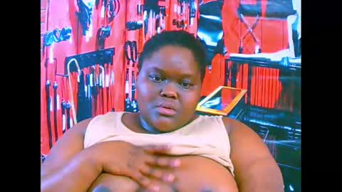 ebonyhotbuns4u2luv online show from October 25, 8:33 am