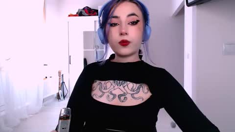 Snapshot of ediefris chatting on October 3, 7:02 am fickle demon made of clumps of matter online show from October 3, 7:02 am