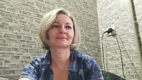 Snapshot of edithmanning chatting on December 21, 7:13 am edithmanning online show from December 21, 7:13 am