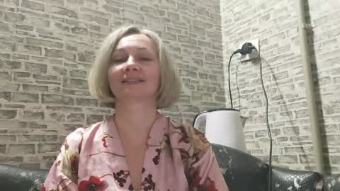Snapshot of edithmanning chatting on December 16, 5:33 pm edithmanning online show from December 16, 5:33 pm