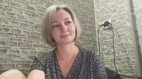 Snapshot of edithmanning chatting on December 17, 6:24 am edithmanning online show from December 17, 6:24 am