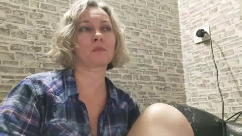 Snapshot of edithmanning chatting on January 13, 6:27 pm edithmanning online show from January 13, 6:27 pm