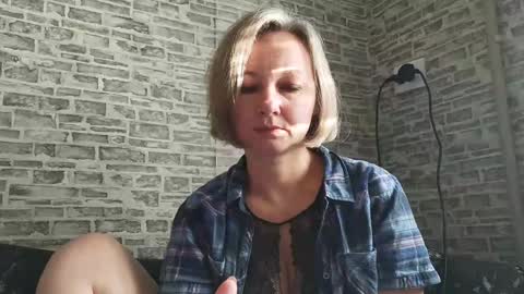 Snapshot of edithmanning chatting on December 14, 7:29 am edithmanning online show from December 14, 7:29 am