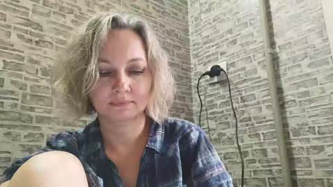 Snapshot of edithmanning chatting on January 13, 7:32 am edithmanning online show from January 13, 7:32 am
