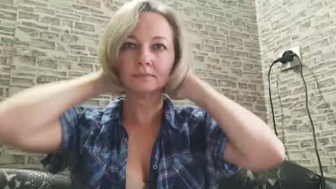 Snapshot of edithmanning chatting on December 20, 11:00 am edithmanning online show from December 20, 11:00 am