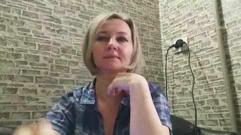 Snapshot of edithmanning chatting on December 15, 8:08 am edithmanning online show from December 15, 8:08 am