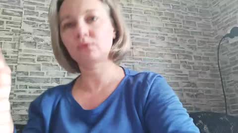 Snapshot of edithmanning chatting on February 19, 6:44 am edithmanning online show from February 19, 6:44 am