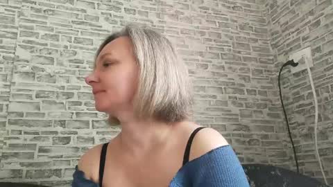 Snapshot of edithmanning chatting on March 10, 6:05 am edithmanning online show from March 10, 6:05 am