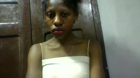 edwige770943 online show from May 5, 4:37 am