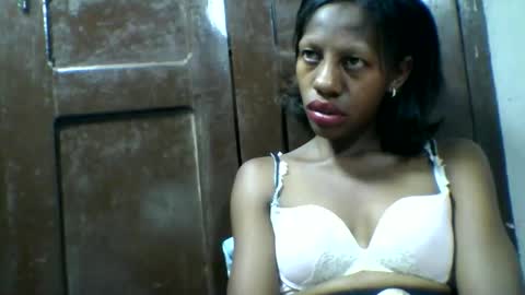 edwige770943 online show from April 28, 3:43 am