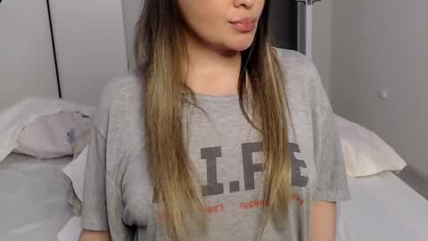 Snapshot of eelena4kiss chatting on February 20, 3:19 pm eelena4kiss online show from February 20, 3:19 pm