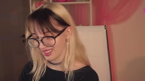 EVA NON NUDE online show from July 2, 4:46 pm
