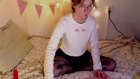 Snapshot of effa__laska chatting on September 12, 12:22 am effa__laska online show from September 12, 12:22 am