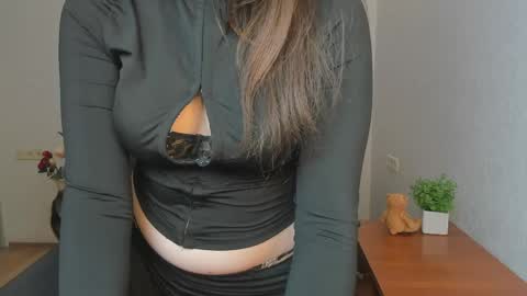 Effy Royse online show from April 29, 5:30 pm