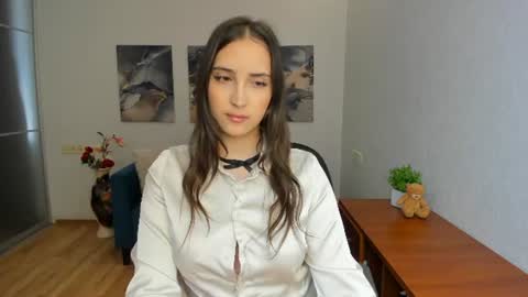 Effy Royse online show from June 18, 9:14 am